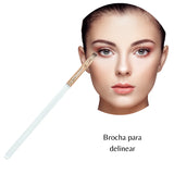 Brocha para ojos forma semidiagonal, brocha para sombras y delineado de ojos.