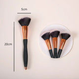 Brocha de maquillaje profesional. Ideal para contornear y definir el rostro. 12 pzas.